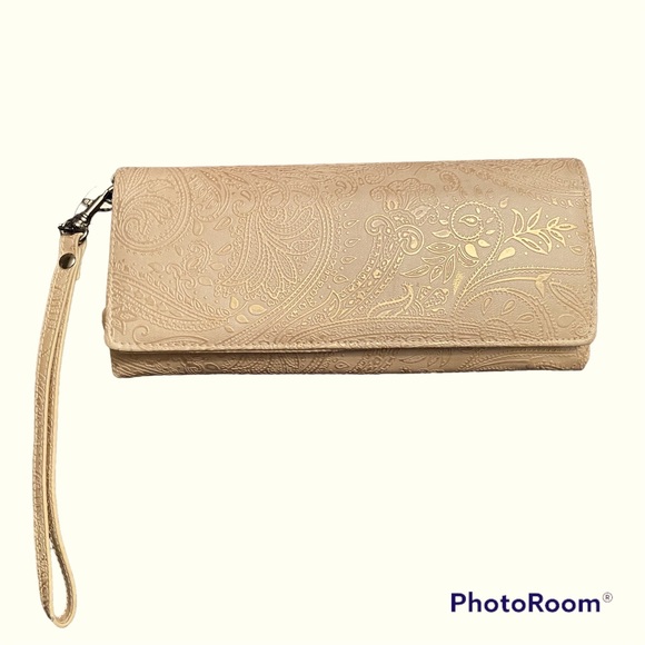 Poppie Jones Women’s Wristlet - Picture 1 of 3